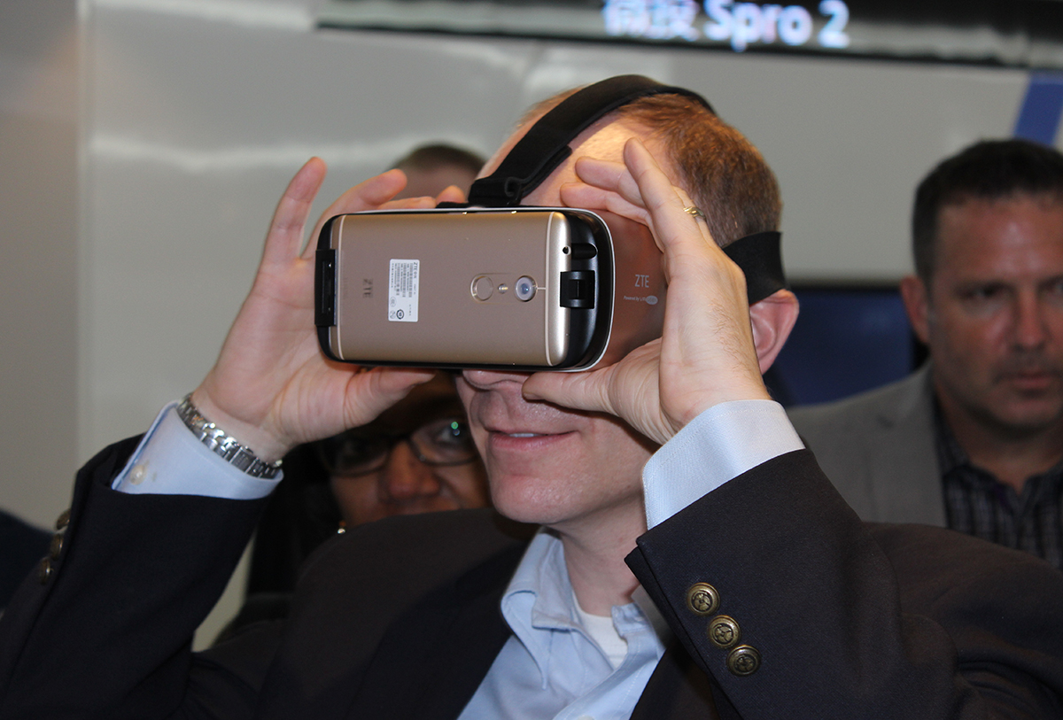 Tim Rooney, EMBA-46, is captivated by the ZTE VR.