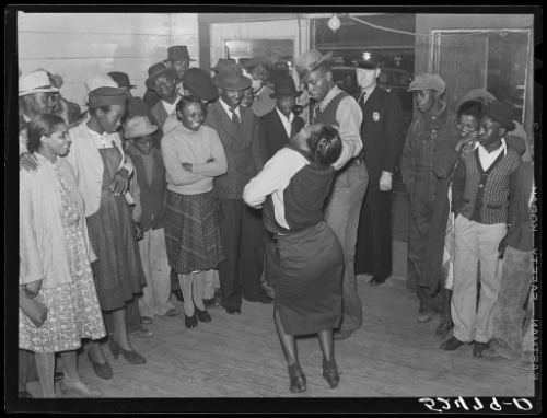Jitterbugging in a juke joint on a Saturday afternoon in 1939 in Clarksdale, Mississippi. Photo by Marion Post Wolcott. (Source: Library of Congress)